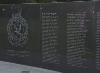 시드니 경찰 기념비 훼손 사건, 남성 구속 A memorial to police killed in the line of duty has been vandalised in Sydney. (9News)