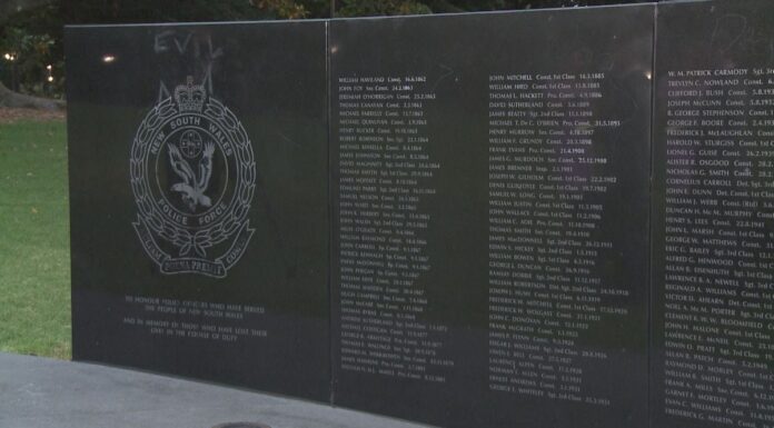 시드니 경찰 기념비 훼손 사건, 남성 구속 A memorial to police killed in the line of duty has been vandalised in Sydney. (9News)