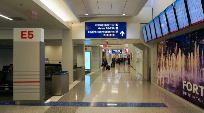 남성, 시드니 공항에서 80년 된 총기 소지 혐의로 기소되다 The man was stopped during an x-ray security check at Sydney Airport. (iStock)