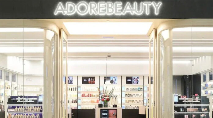 호주 ASX 상장된 아도어 뷰티, 25개 이상의 신규 매장 개설 예정 ASX-listed Adore Beauty opened its first bricks-and-mortar store in Melbourne’s Westfield Southland shopping centre in February. Picture Adore Beauty