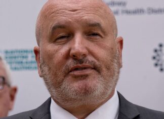 전 NSW 경찰장관, 바베큐 사고로 심한 화상 입어 David Elliott served in a series of senior cabinet positions in NSW parliament. (Nick Moir)