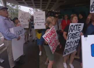 시드니 시의회, 시위에도 불구하고 40%세율 인상 승인 Critics say the increase is too much. (Today)