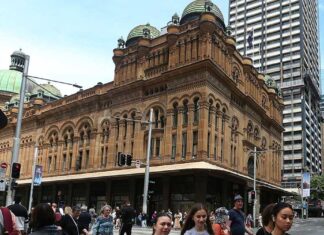 시드니 건강 경보, 홍역 확진자 장소 방문 The positive case visited Town Hall and the Queen Victoria Building. (Getty)