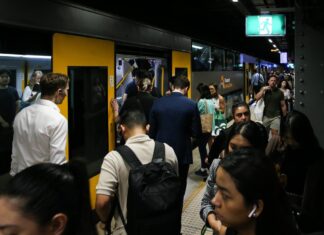 시드니 기차 대란 속, NSW 주총리 기차 파업한 노조들 비난 Commuters have been warned of more train cancellations and delays. Picture Newswire Gaye Gerard