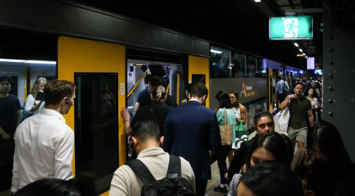 시드니 기차 대란 속, NSW 주총리 기차 파업한 노조들 비난 Commuters have been warned of more train cancellations and delays. Picture Newswire Gaye Gerard