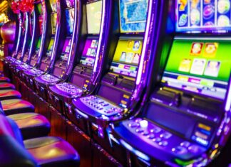 NSW 주민들 포커머신에, 지난해 86억 달러 잃어 NSW has hit record-high losses on poker machines, totaling over $8 billion in 2024. (Getty ImagesiStockphoto)