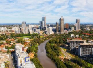 NSW 부동산 중개인, 스트라타 계좌에서 140만 달러 횡령 File image Parramatta, in Sydney's west. (Getty ImagesiStockphoto)