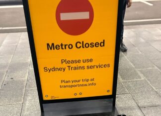 시드니 메트로 평소보다 대기시간 길어져 Sydney Metro suffered disruptions and closures this morning. (9News)