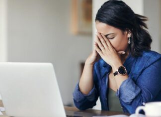 호주 Z세대 직장인들이 회사 시간에 하는 놀라운 일들 One worker said they’d rather be hungover at work than in their own time. Picture iStock
