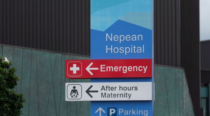 시드니 병원에서 B형 간염 노출 우려로 200명 이상의 어머니들 경고 NSW Health has issued a health warning after it emerged that hundreds of mothers may have been exposed to hepatitis B at a Sydney Hospital over a period of 11 years. (Sydney Morning Herald)