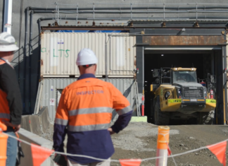 시드니 재활용 센터에서 작업자 사망, 긴급한 안전 경고 발생 SafeWork NSW is reminding workplaces of the importance of safety. (File image) (SafeWork NSW)