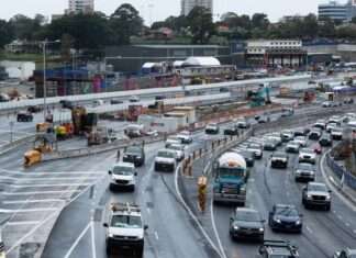 시드니, 거의 30년 만에 신규 도로 하버 크로싱 개통에 한걸음 더 가까워져 Construction of the Warringah Freeway. May 3, 2024 (Rhett Wyman SMH)