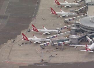 NSW, Snowy Hydro 2.0 건설 현장, 위험한 사고 후 작업 중단 Smoke was spotted in the cockpit shortly after takeoff. (9News)