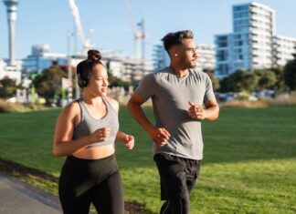 시드니 대학 연구, 조기 사망 위험 감소시키는 3가지 방법 Making three tiny, combined changes to your daily routines could help you live longer. (Getty)
