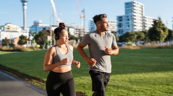 시드니 대학 연구, 조기 사망 위험 감소시키는 3가지 방법 Making three tiny, combined changes to your daily routines could help you live longer. (Getty)