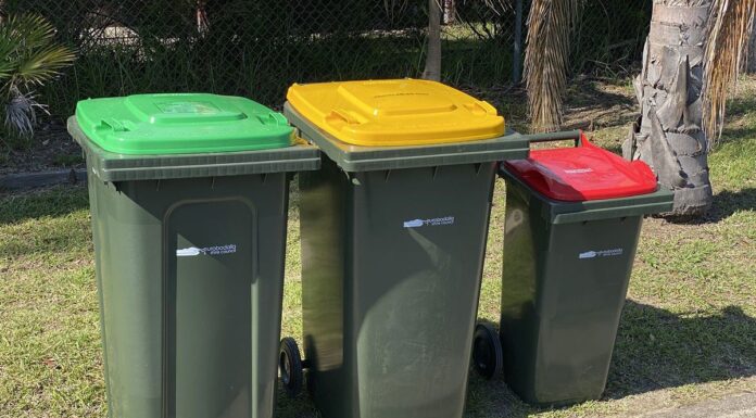 NSW, 녹색 쓰레기통 의무화 법안 통과 Councils will be required to give households a green-lid bin by 2030. (Eurobodalla Shire Council)