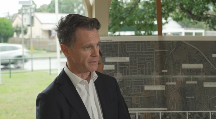 철도 노조, 시드니 파업 금지 해제 싸움 Rail union bosses are fighting to overturn a decision to pause industrial action on Sydney's train network... threatening to yet again throw commuters into disarray. (Nine)