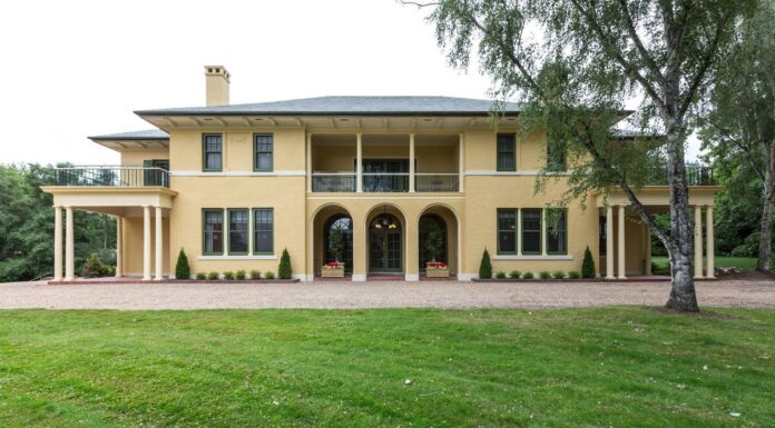 피터 더튼의 시드니 거주 계획에 대한 논란 The Lodge in Canberra. (photo by Steve Keough)