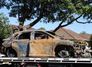 시드니서 충격적인 5인조 복면 괴한들의 납치 살인극 발생 Homicide detectives are currently leading the investigation as the hunt continues for who was responsible. (Dylan Coker)