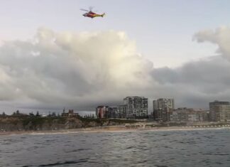 호주 뉴캐슬 해변서 여성 실종…새벽 수영 중 행방불명 Police were told an unknown woman had entered the water at around 4.25am. (NSW Marine Rescue)