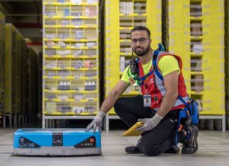 호주 아마존, 시드니 포함 전국에 600개 이상 채용 공고 Open positions include packers and sorters, forklift drivers and more. (Supplied_9news)