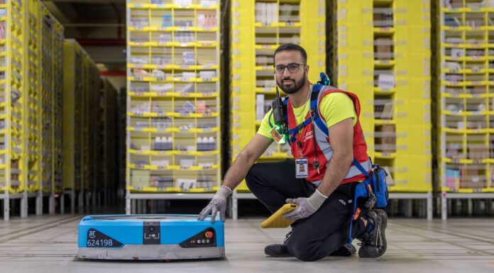 호주 아마존, 시드니 포함 전국에 600개 이상 채용 공고 Open positions include packers and sorters, forklift drivers and more. (Supplied_9news)