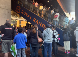 NSW 시드니 셀렉티브학교 시험 재응시 계획에 부모들 반발 Some parents have pushed back against a government decision to allow students to re-sit selective school exams, after chaos erupted at testing sites in Sydney. (Supplied Alison Bell)