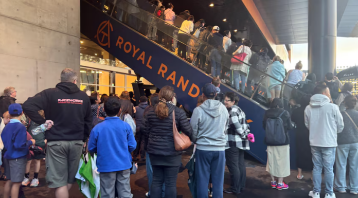 NSW 시드니 셀렉티브학교 시험 재응시 계획에 부모들 반발 Some parents have pushed back against a government decision to allow students to re-sit selective school exams, after chaos erupted at testing sites in Sydney. (Supplied Alison Bell)