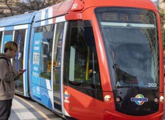 호주 애들레이드, 햄 샌드위치 광고도 금지 대상 The ban covers advertisements on Adelaide’s transportation network-picture_newswire_kelly barnes