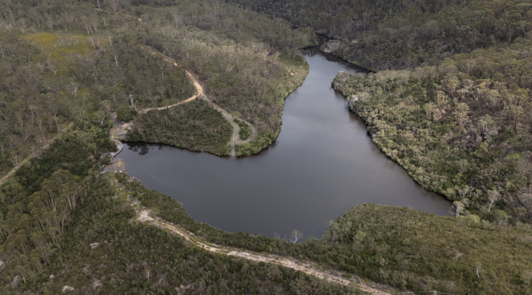 Medlow Dam in the Blue Mountains supplied drinking water for thousands of residents. It has been disconnected from water supplies for the foreseeable future. (ABC News Shaun Kingma)