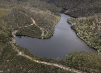 호주 블루마운틴 식수원, ‘ PFAS 물질’ 오염 원인 밝혀져 Medlow Dam in the Blue Mountains supplied drinking water for thousands of residents. It has been disconnected from water supplies for the foreseeable future. (ABC News Shaun Kingma)