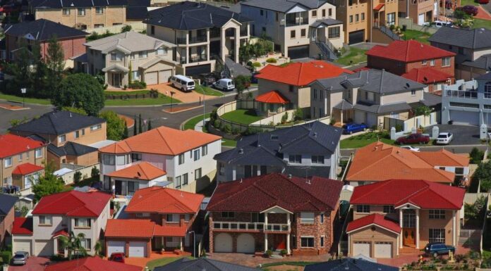 호주 경기회복에도 인플레이션 위험으로 다시 금리 인상 가능성 경고 Rate hikes could be further down the track, economist Warren Hogan warns. Picture Getty Images