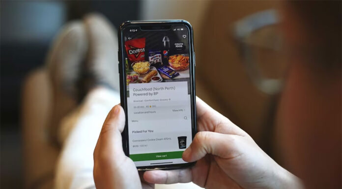 대형 앱 플랫폼 사용 급증으로 고객 방문 없는 지역 레스토랑 생존 위협 Online food delivery has exploded from a $20 million industry to over $200 million in the past five years, according to market analyst IBISworld.. (ABC News James Carmody)