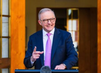 호주 노동당 압승 – 노동당 재집권으로 달라지는 정책 Prime Minister Anthony Albanese has added his own voice to criticism of the Greens as the minor party dwells on a disastrous House of Representatives wipeout. (James Brickwood)