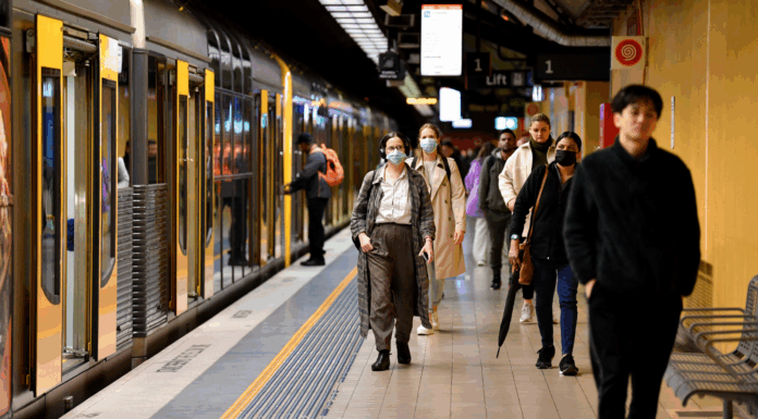 시드니 6개 열차 주요 노선 지각운행 The state government has offered rail workers a 9.5 per cent pay rise over three years. (AAP Bianca De Marchi)