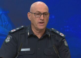 호주 멜버른 프레스턴 쇼핑센터 난투극으로 4명 기소 Victoria Police Deputy Commissioner David Clayton addresses the media after the alleged gang fight. (Nine)