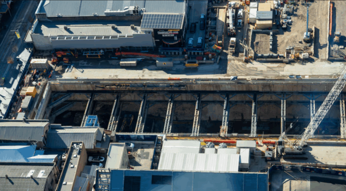 호주 파라마타 중단됐던 메트로 공사 재개 Excavation work for Sydney Metro West at Parramatta has been taking place for the past two years. (ABC News Patrick Thomas)