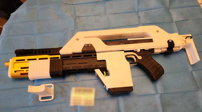 호주 블루마운틴: 불법 3D 프린팅 총기 공장 적발 Police seized a 3D-printed gun as a part of the raid. (NSW Police)
