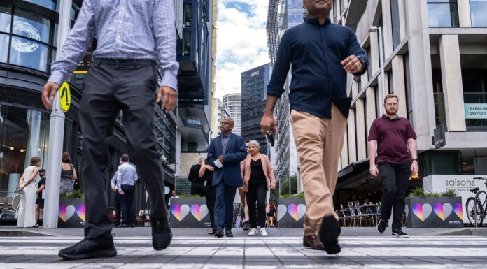 호주 포함 세계 경제, 1960년대 이후 최악의 성장 전망 The 2020s are shaping up to be the worst decade for economic growth since the 1960s. (Louie DouvisAFR)