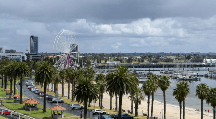 시드니 시민들이 도시 탈출을 선호하는 지역 1위는 빅토리아주 질롱 The Eastern Beach in Geelong, Victoria. (Nine)