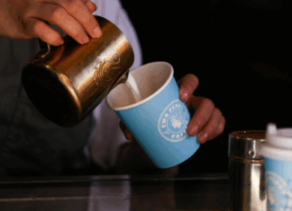 호주 커피 값 12달러까지 오를 수 있어, 국제 공급 압박 영향 The price of wholesale coffee has more than doubled in less than two years. Picture NewsWire Gaye Gerard