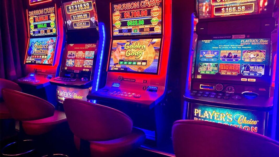 More details are emerging about the NSW premier's plan for cashless cards to be used in pokies. (Edwina Pickles)