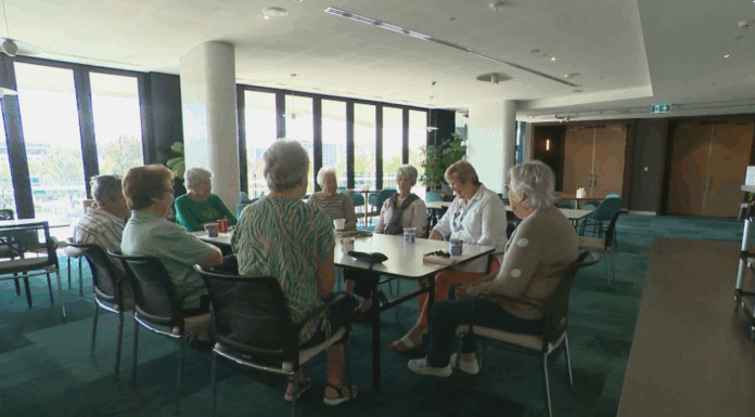 시드니 주요지역에 고층 은퇴 마을 속속 등장 Residents move in for the social environment, sense of community and facilities. (9News)