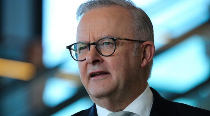 호주 총리 보수 세계 정상급인데 또 인상 Politicians are set to get a 2.4 per cent pay rise. Picture NewsWire Gaye Gerard