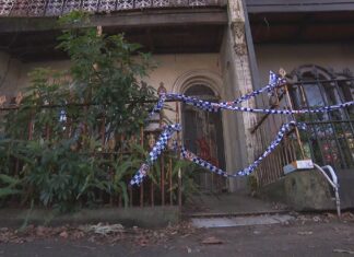 시드니 서리힐즈 주택서 남성 2명 사망 …“타살 의심은 없어” The bodies of two men were found at the home yesterday. (Nine)