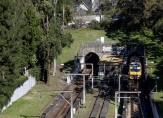 시드니 구 기차역 재개통 계획…수천 가구 신규 주택 건설 기대 Woollahra railway station was canned during construction , but could now be revived as part of a housing plan. (Louise KennerleySMH)