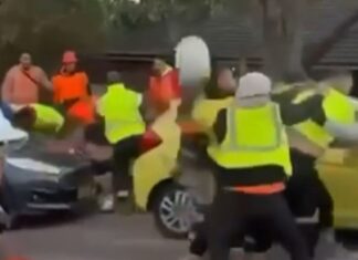 카슬힐 건설 현장 폭력 사건 관련 세 번째 남성 체포 Two men have been charged over a brawl at a Sydney construction site. (Nine)
