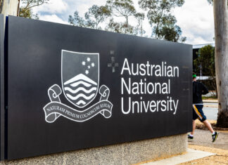 호주 국립대학교 ANU, 2억 5천만 달러 예산 삭감에 따른 직원 위기 The ANU announced ‘Renew ANU’ in October 2024, with the aim of reducing staff expenditure by $100 million by 2026. Photo Michelle Kroll