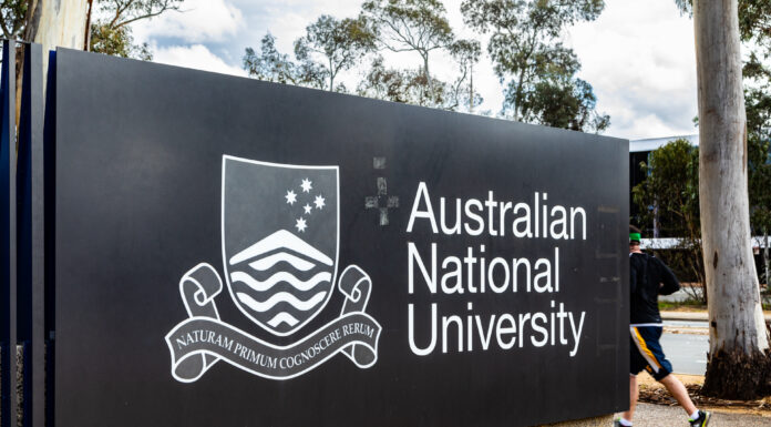 호주 국립대학교 ANU, 2억 5천만 달러 예산 삭감에 따른 직원 위기 The ANU announced ‘Renew ANU’ in October 2024, with the aim of reducing staff expenditure by $100 million by 2026. Photo Michelle Kroll