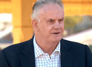 NSW 상원의원 마크 레이섬, 폭력 의혹 해명 중 “법 어긴 것 없다” 주장 Mark Latham has addressed the allegations against him in a press conference that turned into a 40-minute ramble. (Nine)